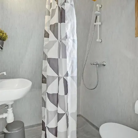 Ferienhaus 1 Bedroom Gorgeous In